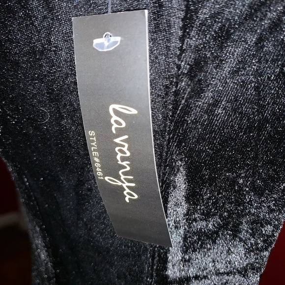 NWT LA VANYA VELVET DRESS SIZE M - Picture 5 of 6